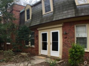 Building Photo - 1303 S Barton St