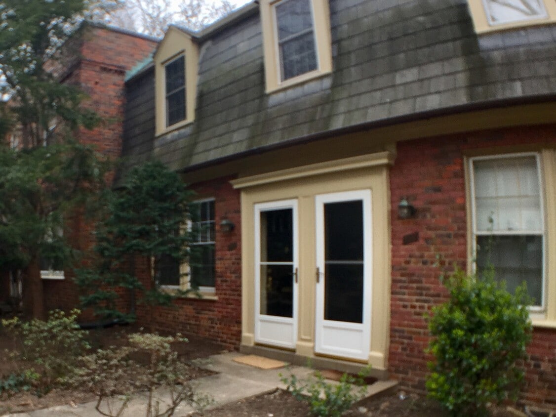 Primary Photo - Updated 1BR/1BA 2-level TH in great location