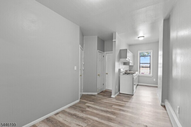 Building Photo - 9 E Monroe St