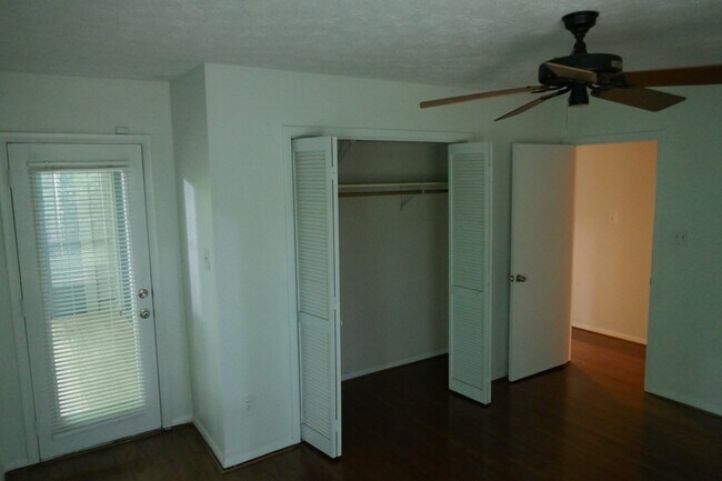 Foto del edificio - 402 Tuxworth Cir