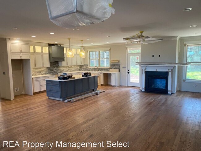 Building Photo - 4 br, 3 bath House - 860 Davis Lane