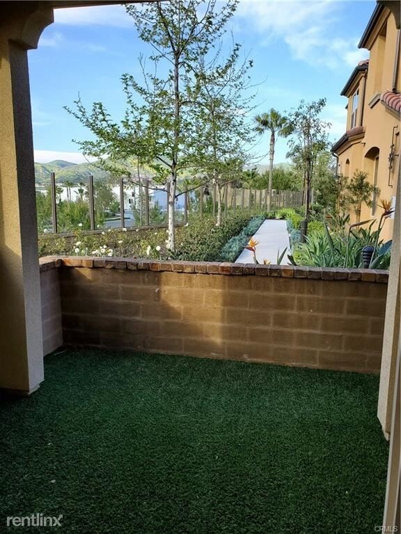 Building Photo - 3 br, 2 bath Townhome - 128 Finch