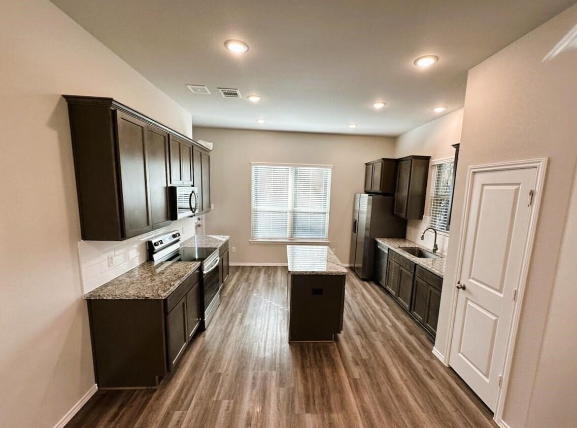 Foto principal - 1113 W Cedar River Rd