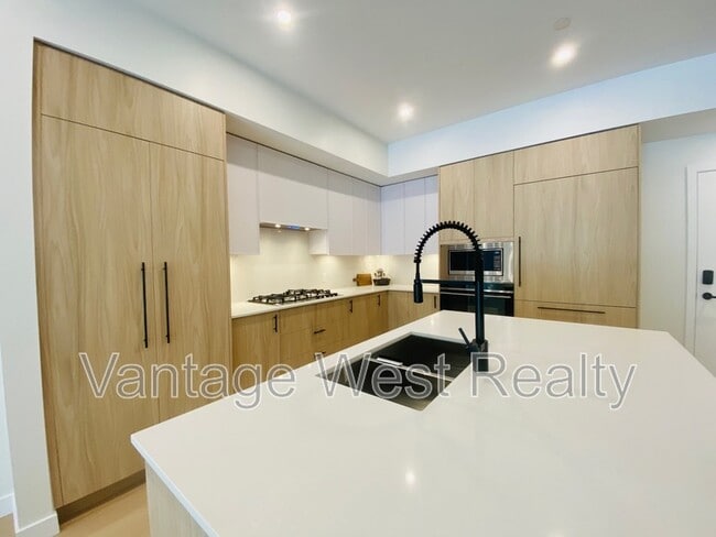 Photo du bâtiment - 9652-9652 Benchland Dr