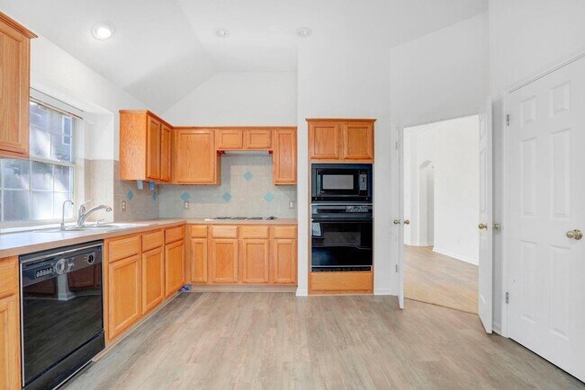 Foto del edificio - 4513 Whispering Valley Dr