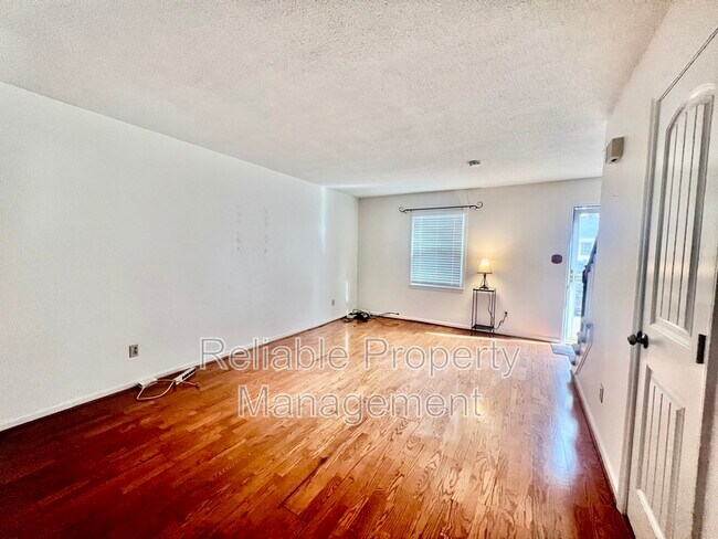 Building Photo - 1118 Nottingham Cir