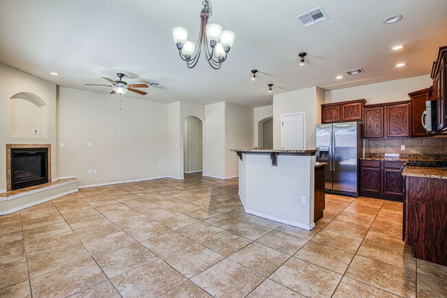 Building Photo - Beautiful East side House 3 bed-2.5 baths in front of Park