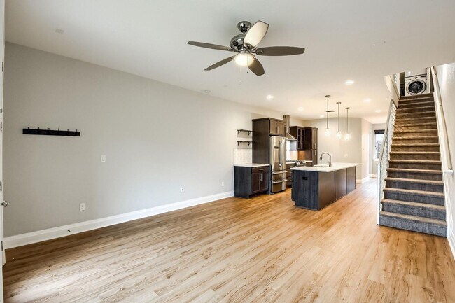 Building Photo - Three Bedroom Townhome in Denver