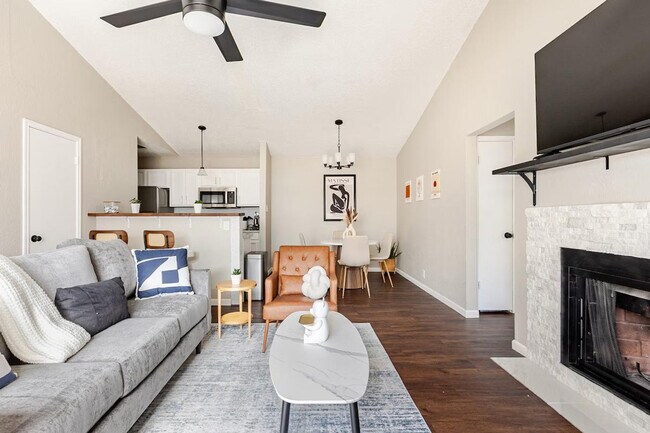 Building Photo - 6101 Parkwood Dr