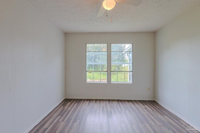 Foto del edificio - 6850 Bratt Rd
