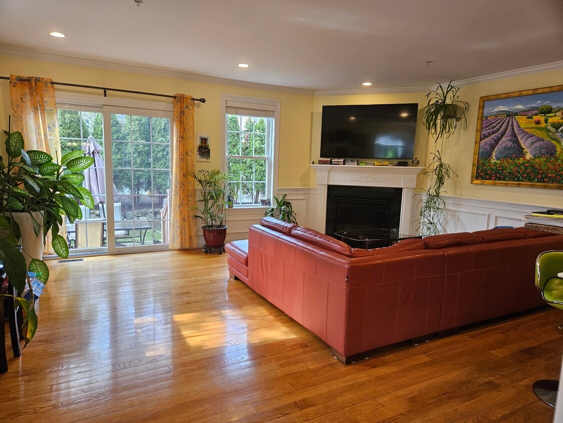 Primary Photo - 19 Lawndale St