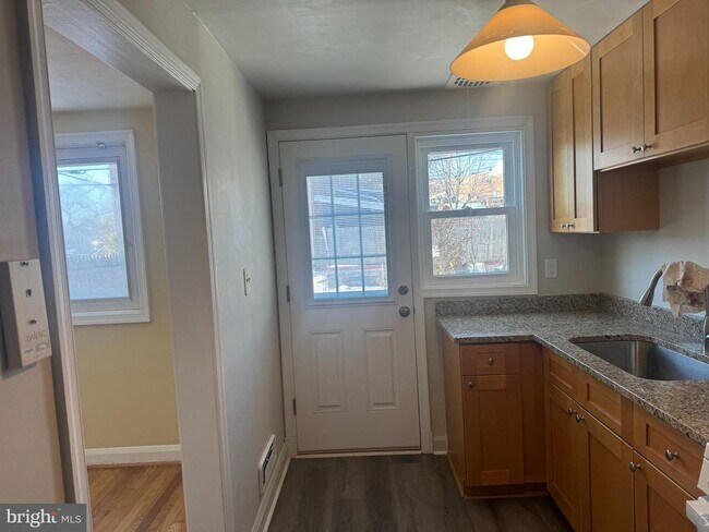 Foto del edificio - 7442 Forrest Ave