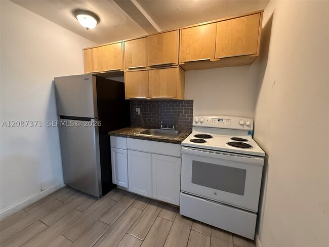 Building Photo - 237 NE 58th St