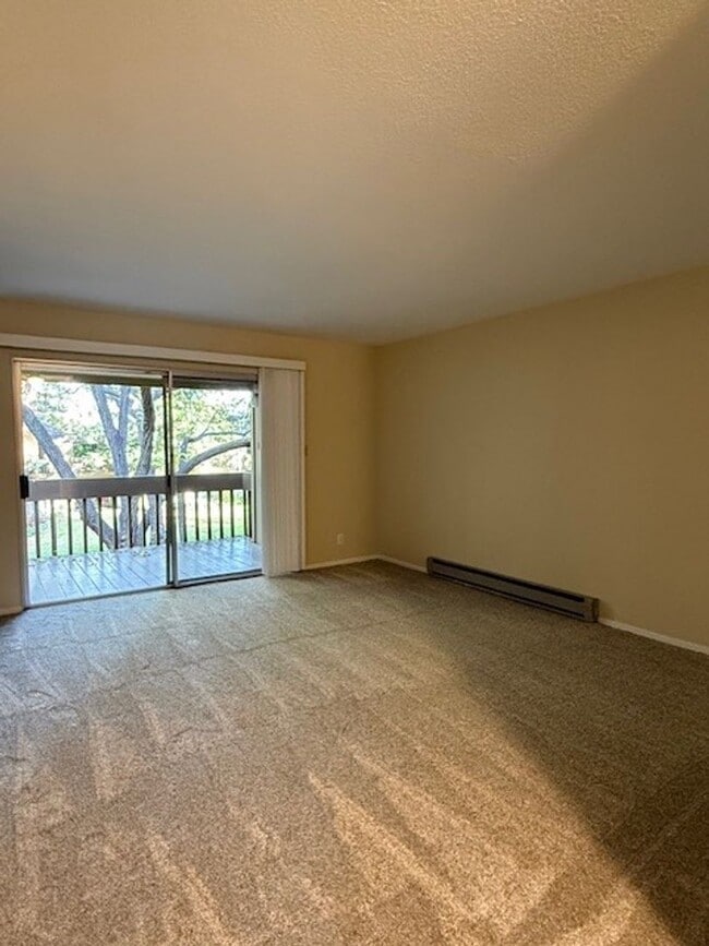 Building Photo - Spacious 1 Bedroom 1 Bath Upstairs Condo with a View