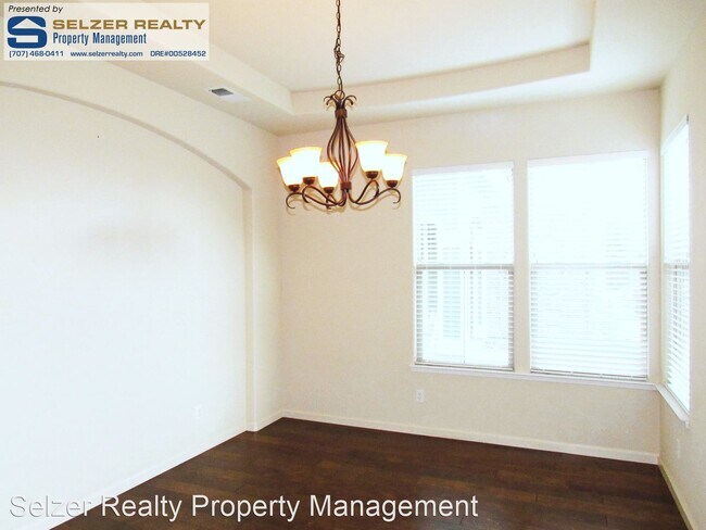 Building Photo - 4 br, 2.5 bath House - 464 Riverview Dr.