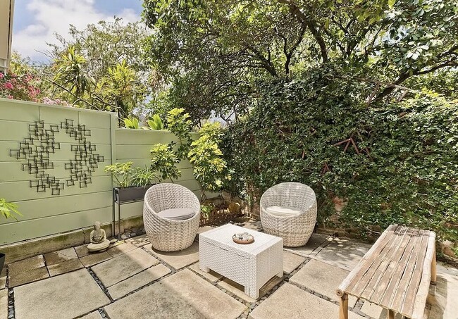 Private patio - 5587 Village Grn