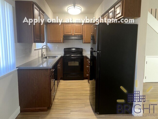 Foto del edificio - Recently Renovated 2 Bedroom 1 Bath, Two-L...