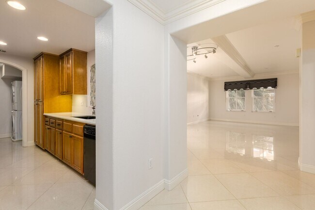 Foto del edificio - Expansive Marina District 2 Bedroom at Cit...