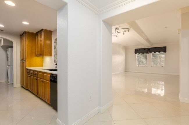 Building Photo - Expansive Marina District 2 Bedroom at Cit...
