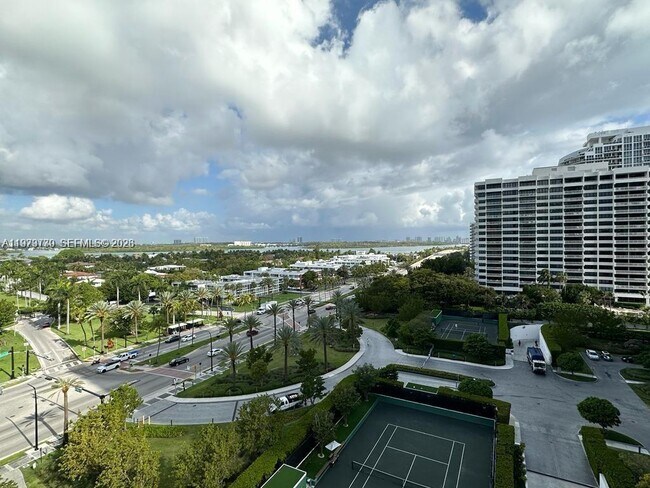 Foto del edificio - 10185 Collins Ave