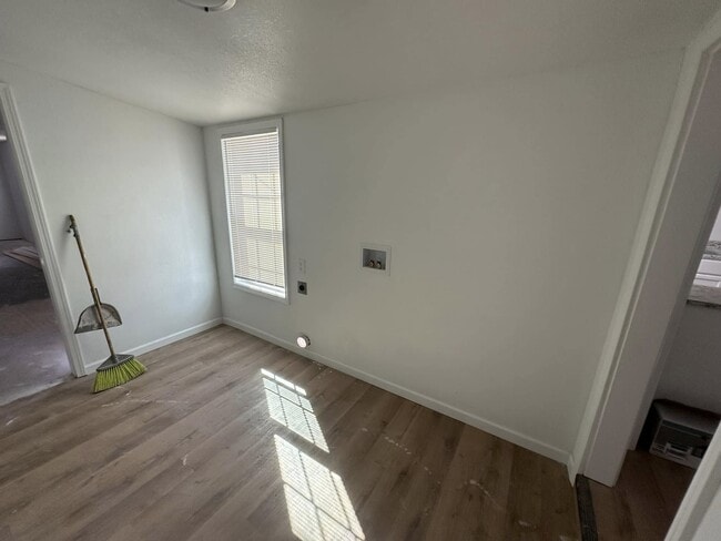 Building Photo - 1400 Nix St