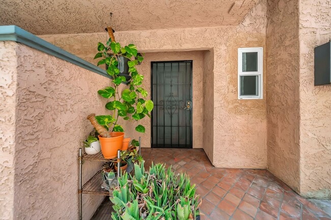 Building Photo - 4424 Coldwater Canyon Ave