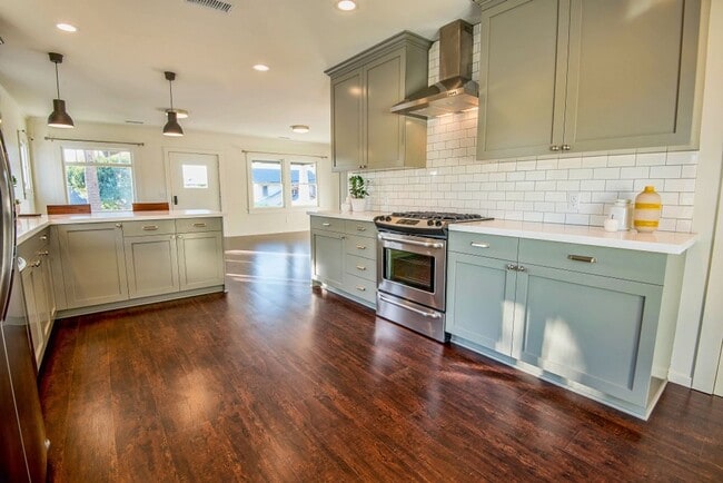 Building Photo - 1012-1014 Manzanita St