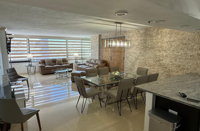Building Photo - 5225 Collins Ave