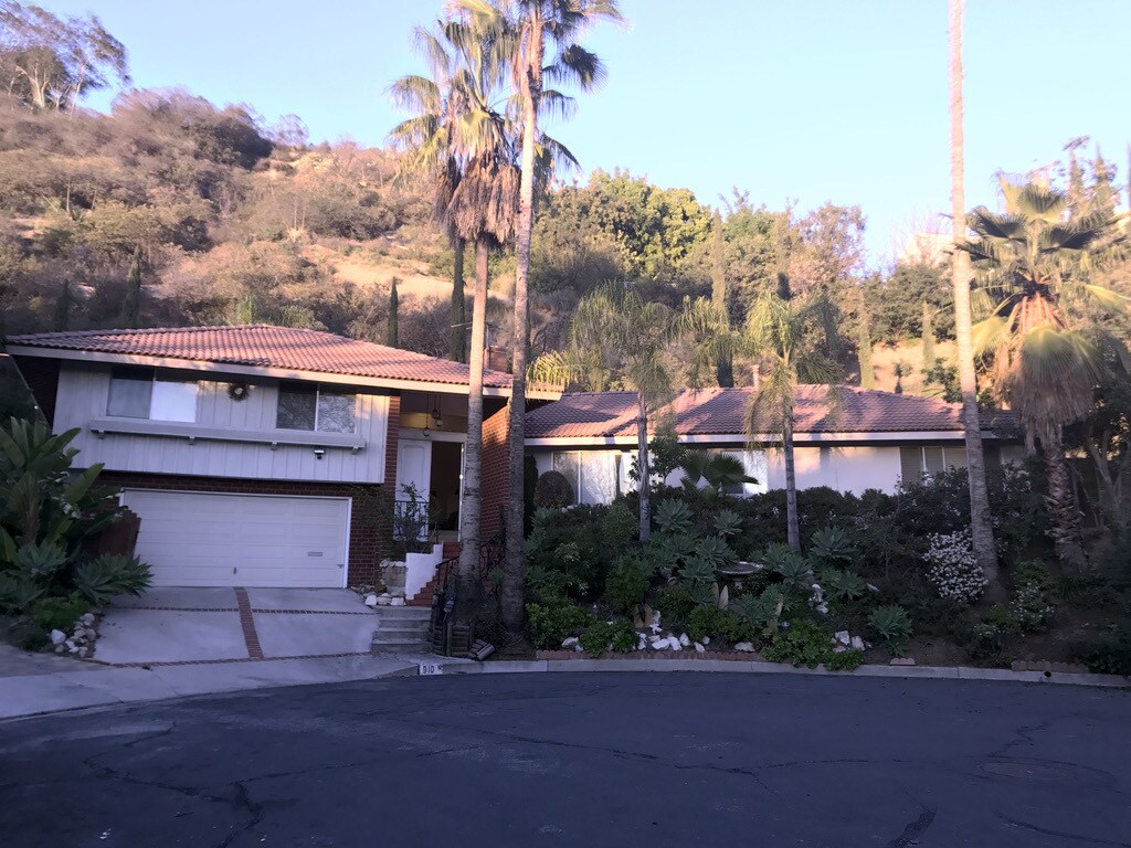 Primary Photo - 910 Lorinda Dr