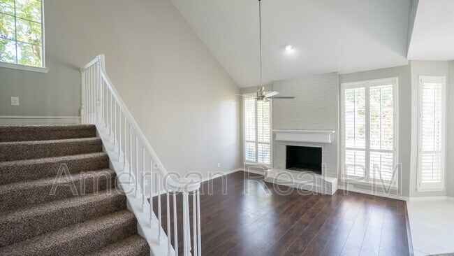 Foto del edificio - 728 Robin Meadow Dr