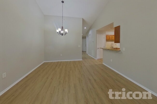 Building Photo - 7756 Sugar Bend Dr