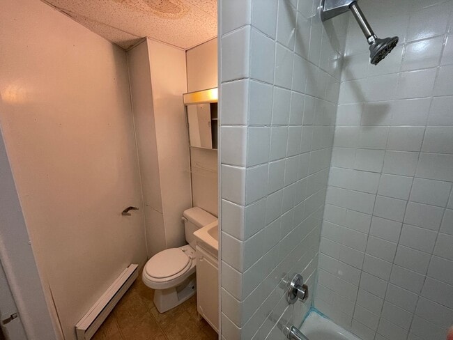Building Photo - One Bedroom ** Newton Highlands Village ~ ...
