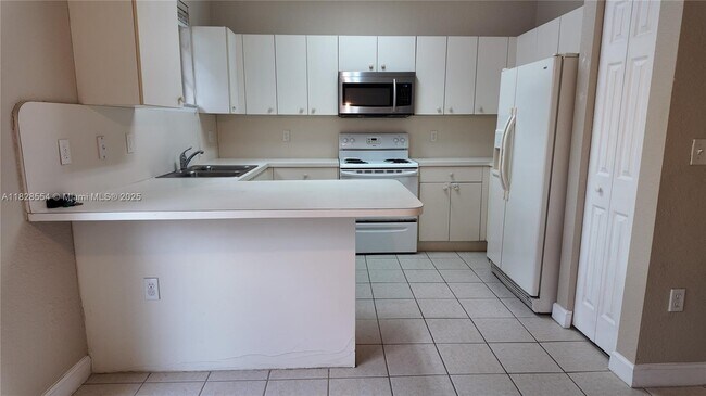 Building Photo - 374 NE 27th Ave