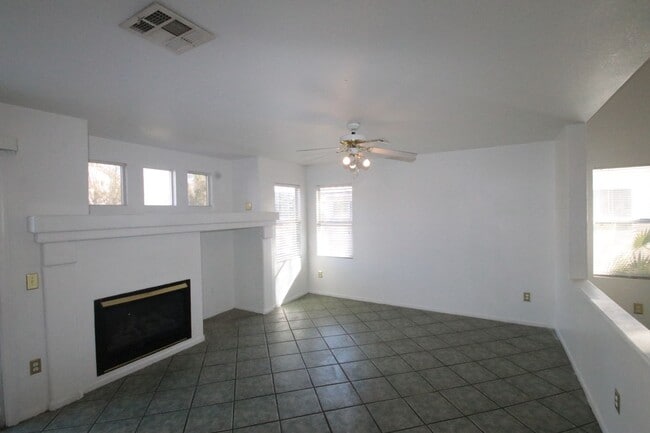 Building Photo - 2260 Blackberry Valley Way