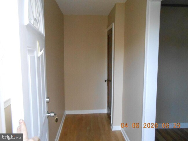 Building Photo - 240 Kells Ave