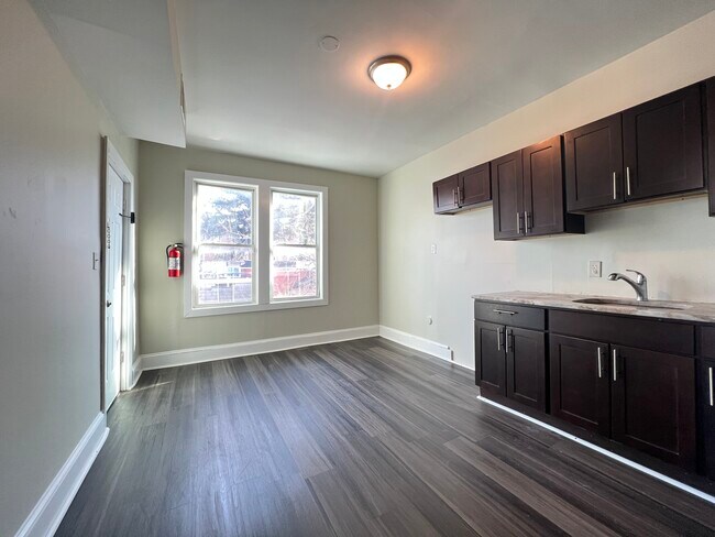 Building Photo - 496 Grove St