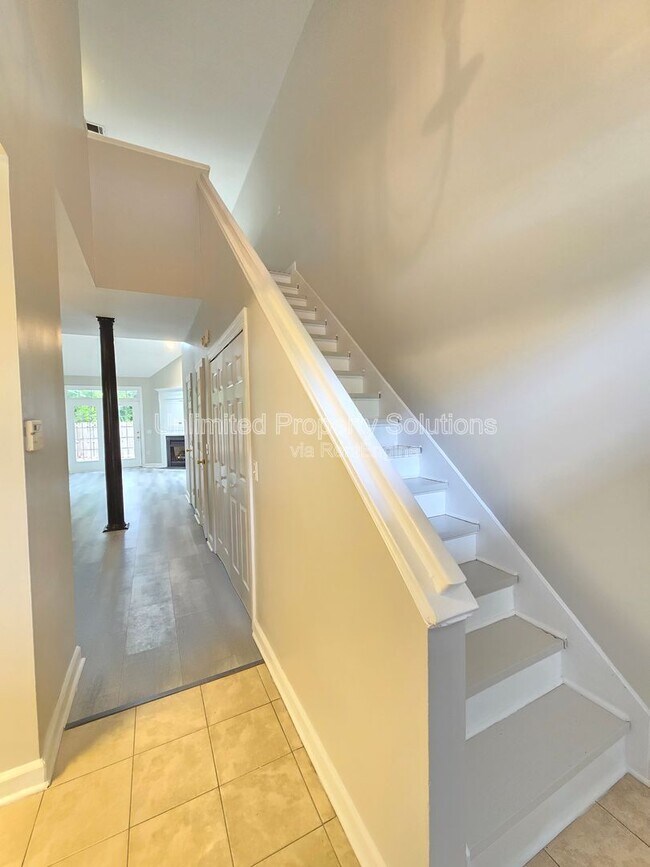 Foto del edificio - 5006 Carleton Dr