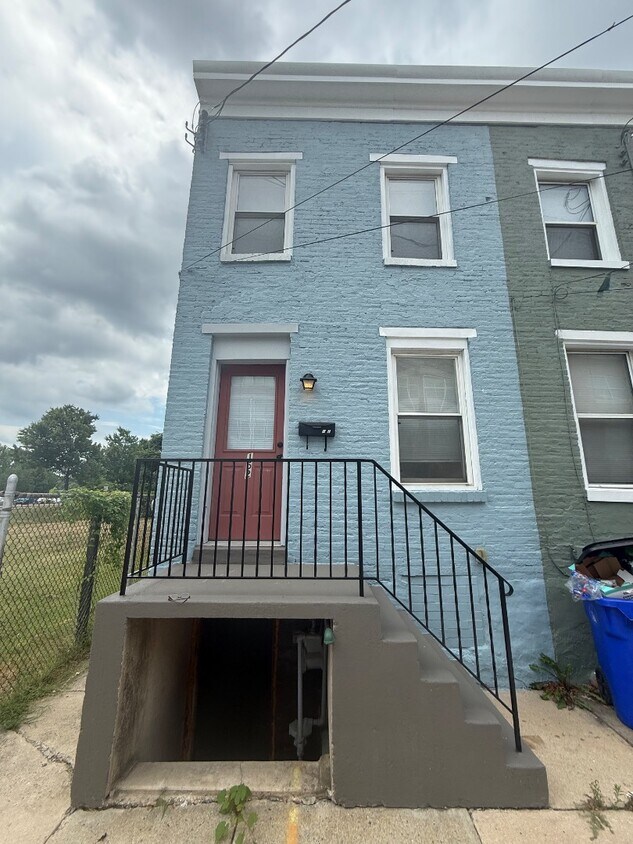 Foto principal - 152 E South St
