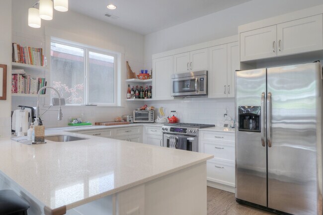 Foto del edificio - 1172 E Lone Shore Dr