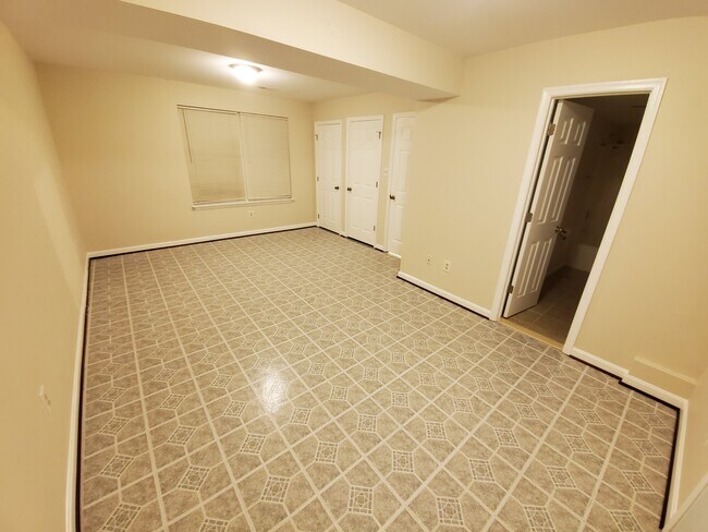 Building Photo - 39612 Walnut Cir
