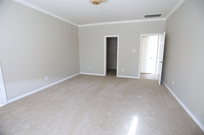 Building Photo - 5547 Linden Rose Ln