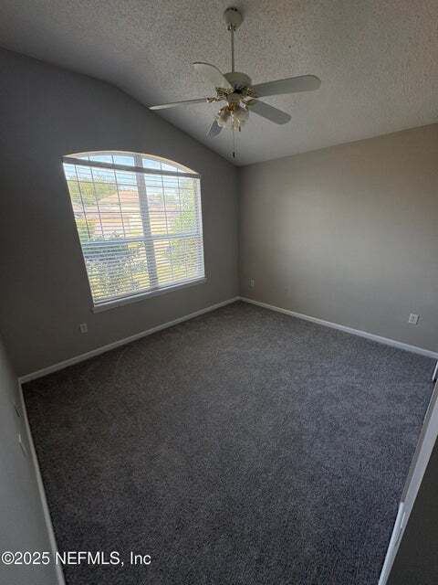 Foto del edificio - 2821 Cross Creek Dr