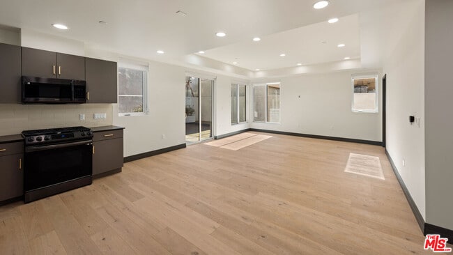 Building Photo - 118 Orlando Ave