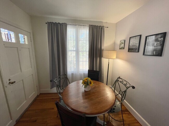Foto del edificio - 2 Bedroom 1 Bath Brick Home