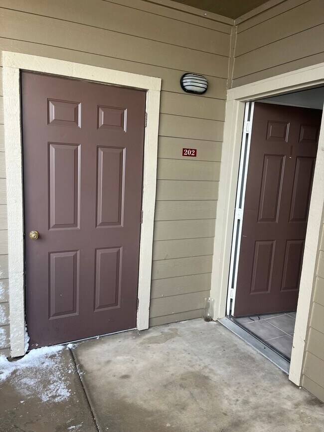 Building Photo - 2 Bedroom Condo in Parker