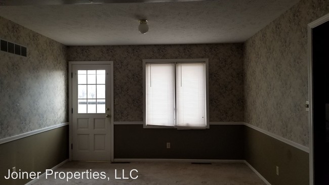 Building Photo - 1402 Cherry Ln