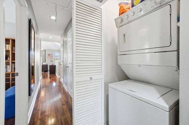 Foto del edificio - 639 W Elm St