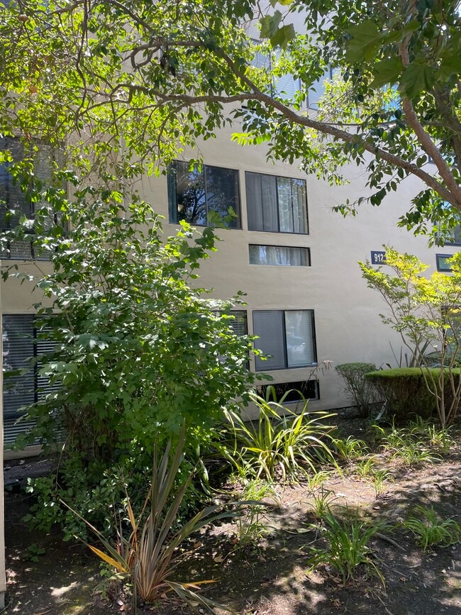 Building Photo - 912 Beach Park Blvd