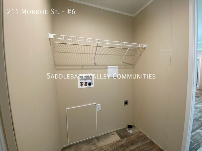 Building Photo - 211 Monroe St