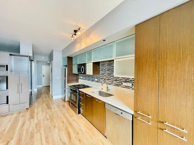 Foto del edificio - Elegant Belltown Condo with Open Floor Pla...